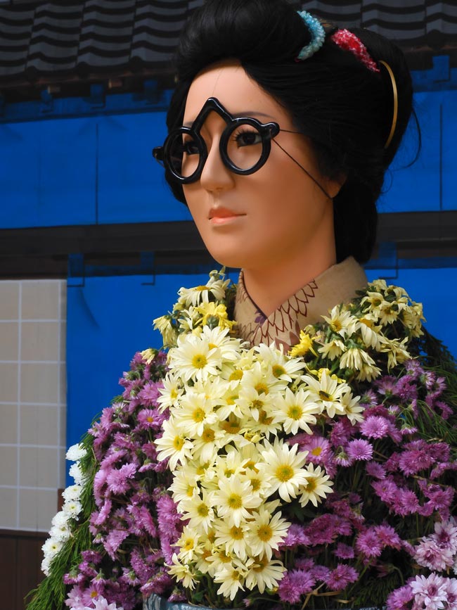 湯島天神菊まつり 2025 菊人形、大菊は見頃！懸崖はこれからの11月上旬
