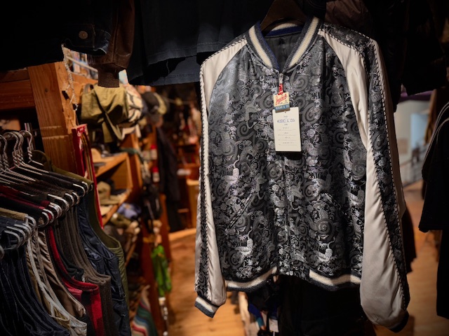 超絶レアのブロケードスカジャン！！東洋60周年記念だからこそ生まれ