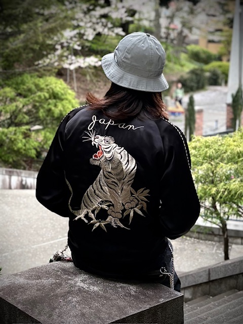 港商から珍しいモノトーンのスカジャンが！！ | JUNKY CLASSICS