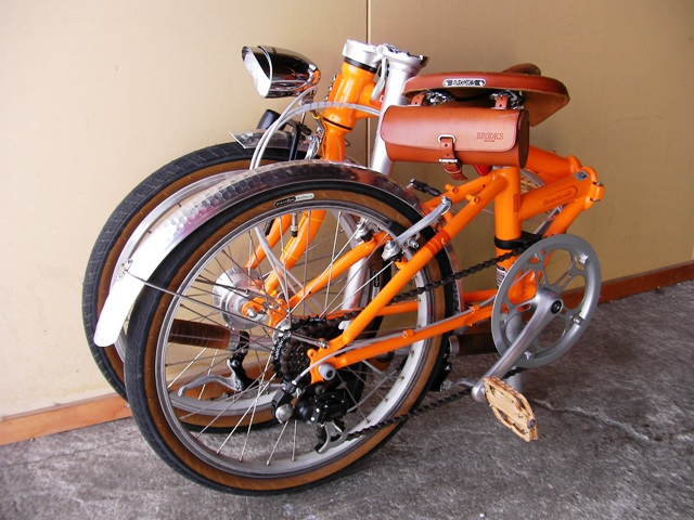 のDAHON Boardwalk（オレンジ色）