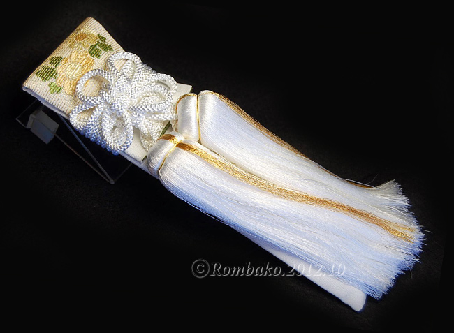 日本刺繍の筥迫・懐剣『婚礼用白牡丹』～Rom筥作品2012.10-1～ | 筥迫