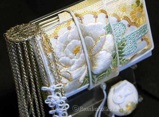 日本刺繍の筥迫・懐剣『婚礼用白牡丹』～Rom筥作品2012.10-1～ | 筥迫