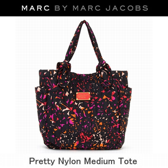 MARC BY MARC JACOBSۥʥ󥭥ƥ󥰥꡼ΥȡȥХå١줿ǥ󡢤ݥåפͷӿޡХޡ֥ΥХåǤեʬˤϥץ졼ȡ¦¦Ȥ˥ݥåȤΤǡȤ䤹Хĥ奢ʥǤͤܤƥǥξʤǤ