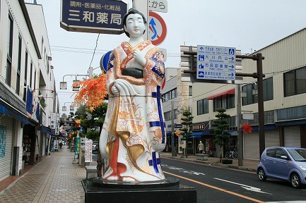佐賀県の旅（32） 小京都・伊万里その2 伊万里色絵婦人立像 | 質素 