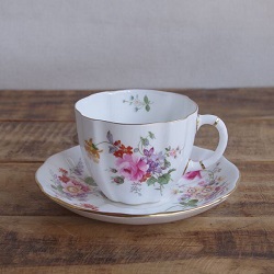 食器 画像 ロイヤルクラウンダービー Royal Crown Derby カップ ソーサー 花柄 ポウジーズ