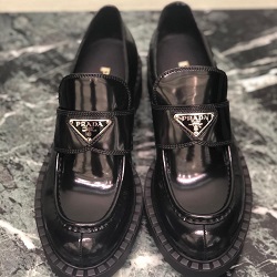 ブランド品 画像 プラダ PRADA ローファー ブラッシュドレザーモカシン Nero
