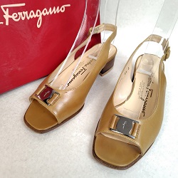 ブランド品 画像 サルヴァトーレフェラガモ Ferragamo サンダル スリングバック チャンキー ベージュ