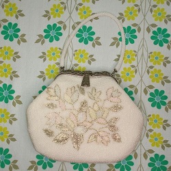 バッグ 画像 ビーズ 花柄 がま口 白系 レトロ 美品