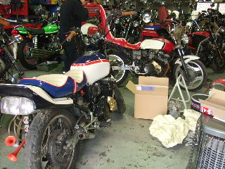 CBX400F CBX550 タンク純正赤白カラー新品！｜車