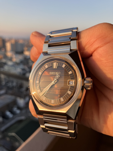 SEIKO KING QUARTZ 1976年製 朝日に向かって。二つの『KING』、時代を超えて。～SEIKOの誇る、諏訪