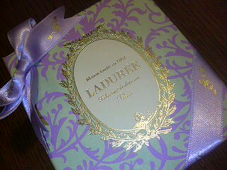 LADUREE Paris Les Macarons