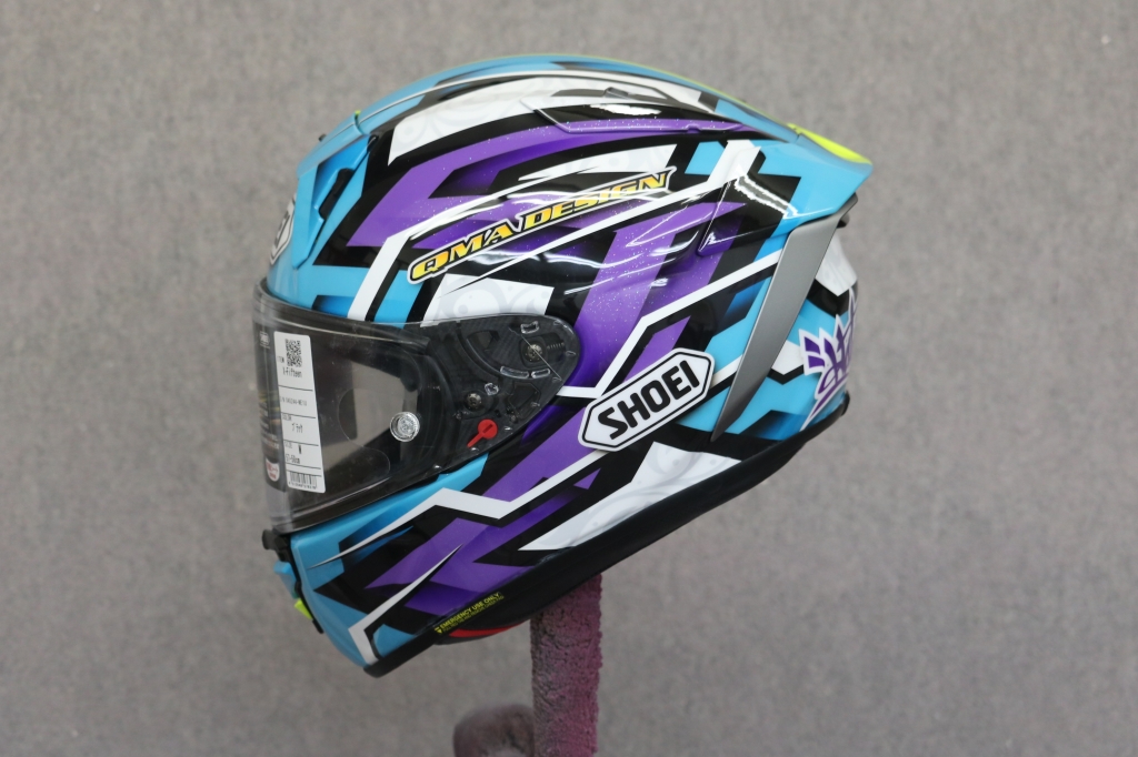 新作ヘルメット（左右色違い、蛍光レモンイエロー、水色、紫、フレーク