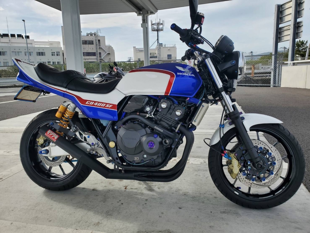 新作オートバイ（CB400SF、CBX400Fカラー、キャンディーブルー、キャンディーレッド、ガラスフレーク、ロゴ、マーク） | カスタムペイント  QMA DESIGN blog