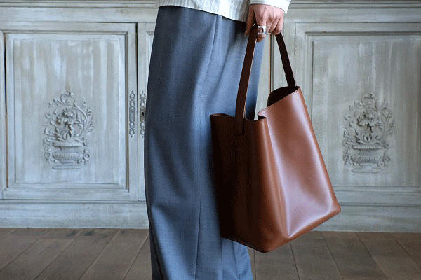 バッグ AURALEE LEATHER TOTE BAG MADE BY AETA LEATHER TOTE BAG MADE BY AETA - AURALEE Official Website