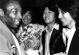 PELE'サヨナラゲーム東京国立競技場1977年10月14日ニャーヨークコスモス PELE SAYONARA GAME IN JAPAN 1977」出演 | ゴダイゴ (Godiego