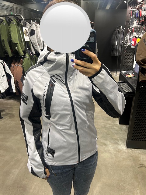 クシタニのミッドレイヤーを使って電熱いらずの冬を過ごそう