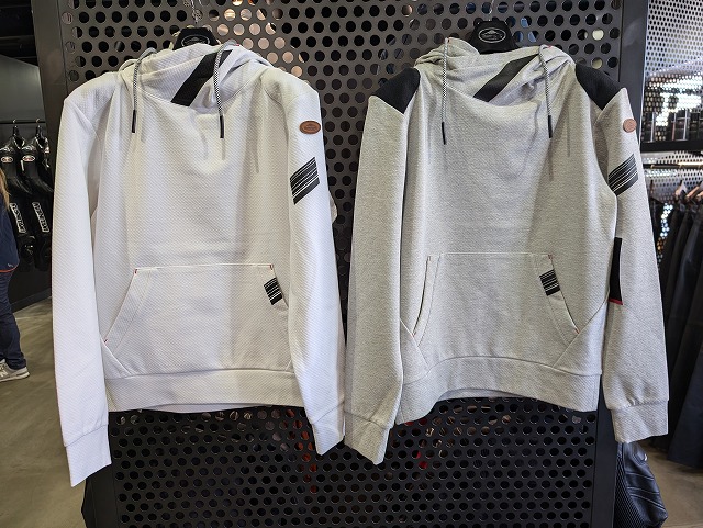 新作のプルアップパーカー入荷！： KUSHITANI三鷹店 | KUSHITANI