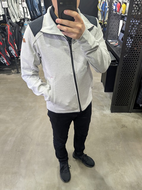 普段着にも使えるミッドレイヤーのご紹介： KUSHITANI三鷹店