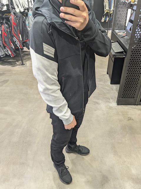 普段着にも使えるミッドレイヤーのご紹介： KUSHITANI三鷹店