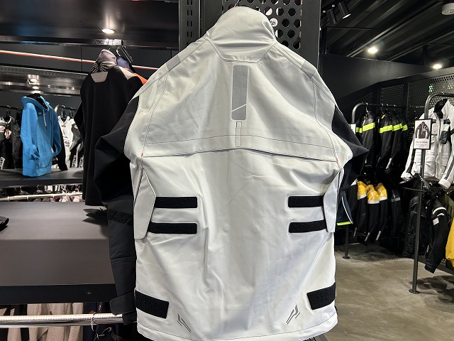 レインスーツ入荷しました！：KUSHITANI 三鷹店 | KUSHITANI 三鷹店