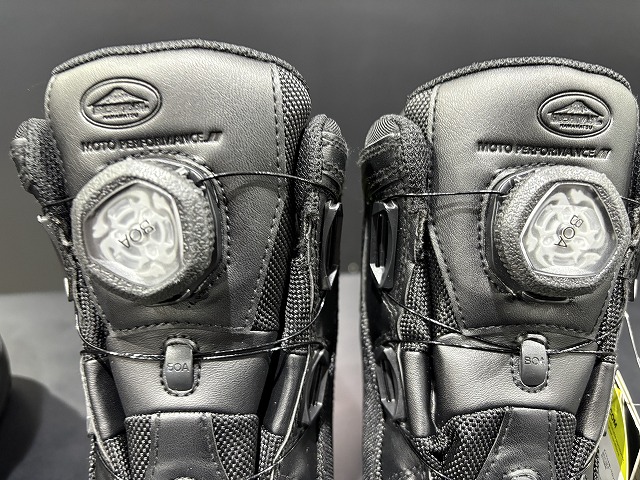 便利です、アドーネシューズ：KUSHITANI 三鷹店 | KUSHITANI 三鷹店