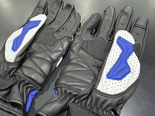 小椋選手モデル！エアーGPSグローブが入荷しました:KUSHITANI 三鷹店