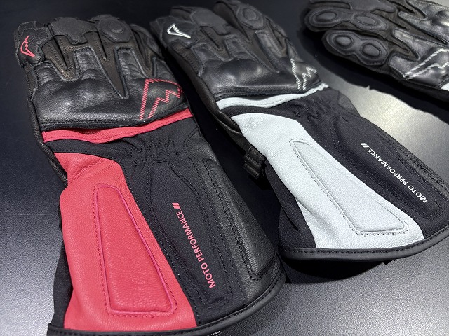 GPゼストウィンターグローブ レッドとグレー入荷：KUSHITANI 三鷹店