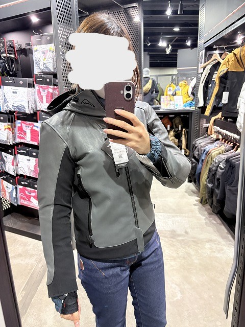 使い方いっぱいのホワイトグースダウンジャケット！：KUSHITANI 三鷹店