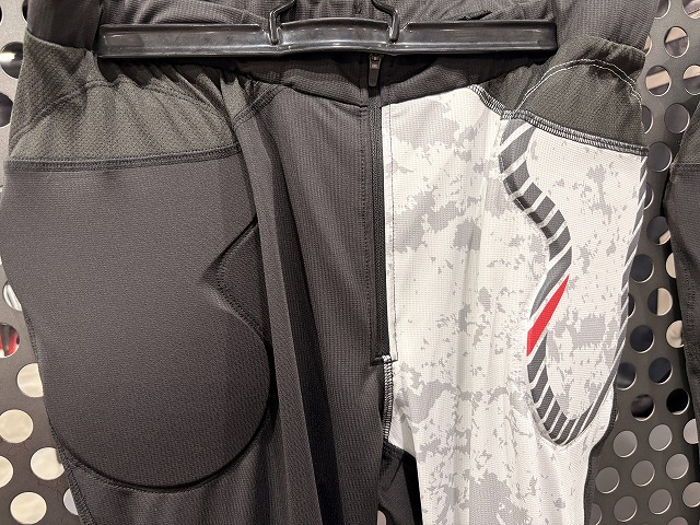 モーションプロテクトジャージ＆パンツ入荷！：KUSHITANI 三鷹店 | KUSHITANI 三鷹店