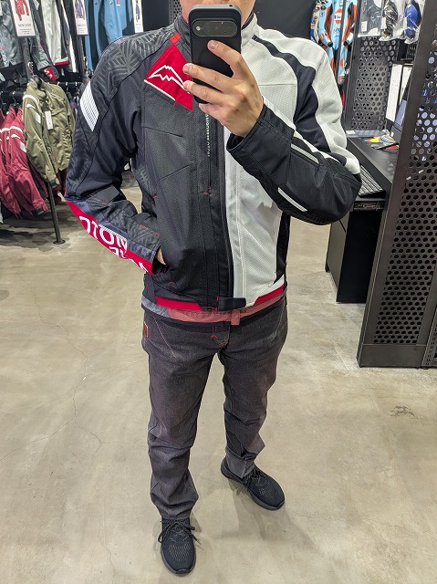 ウインドブレーカーのサイズ感について：KUSHITANI三鷹店 | KUSHITANI