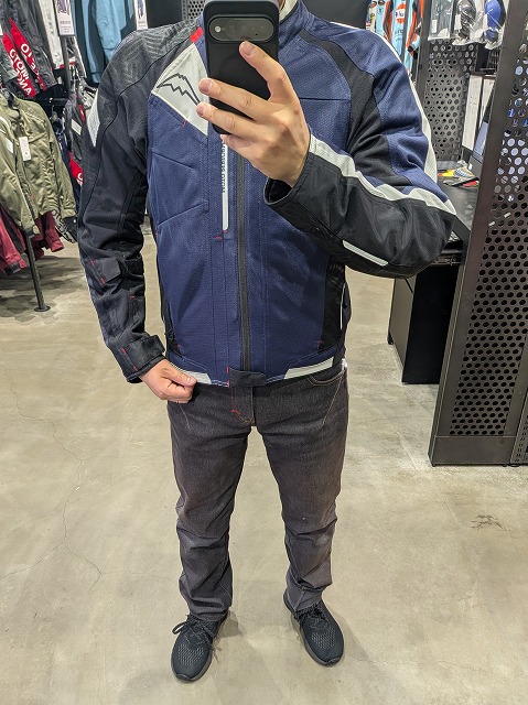 ウインドブレーカーのサイズ感について：KUSHITANI三鷹店 | KUSHITANI