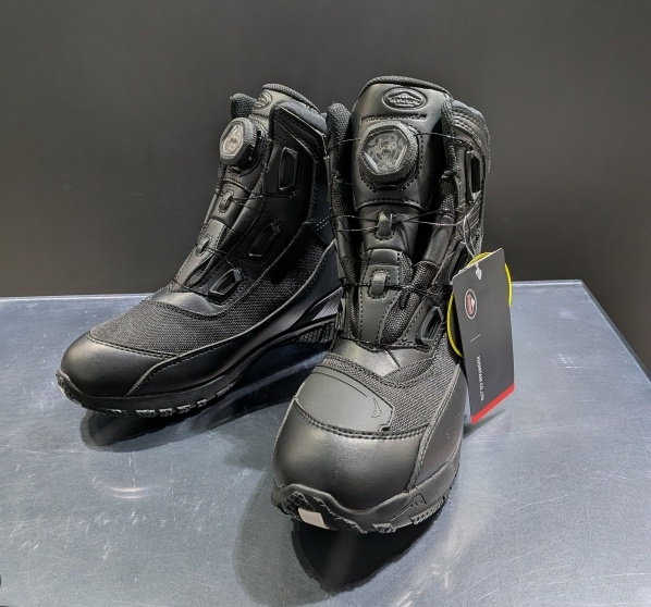 アドーネシューズ「ブラック」入荷！！：KUSHITANI 江戸川店