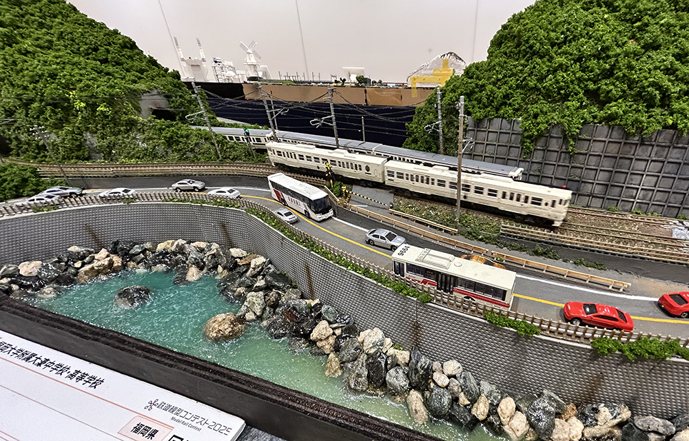 九州・山口の学校の鉄道模型ジオラマ作品が博多に凱旋中 | 科学技術の