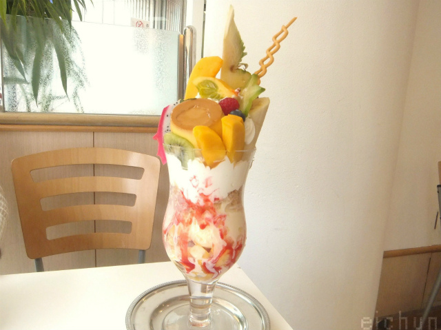 渋谷西村フルーツパーラー＠渋谷 スーパービッグパフェ3,950円 | 日々飽食