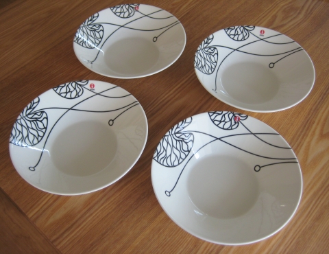 C273 イッタラ × マリメッコ ボットナ 21cm プレート 4枚セット iittala×marimekkoのBottnaが廃番になる悲しみ。 | すばらしい日々。