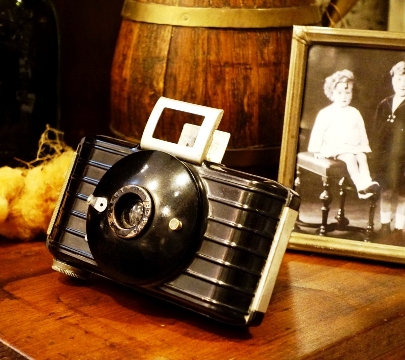 1936~42 KODAK Bullet Art Deco Style Bakelite Camera, Designed by