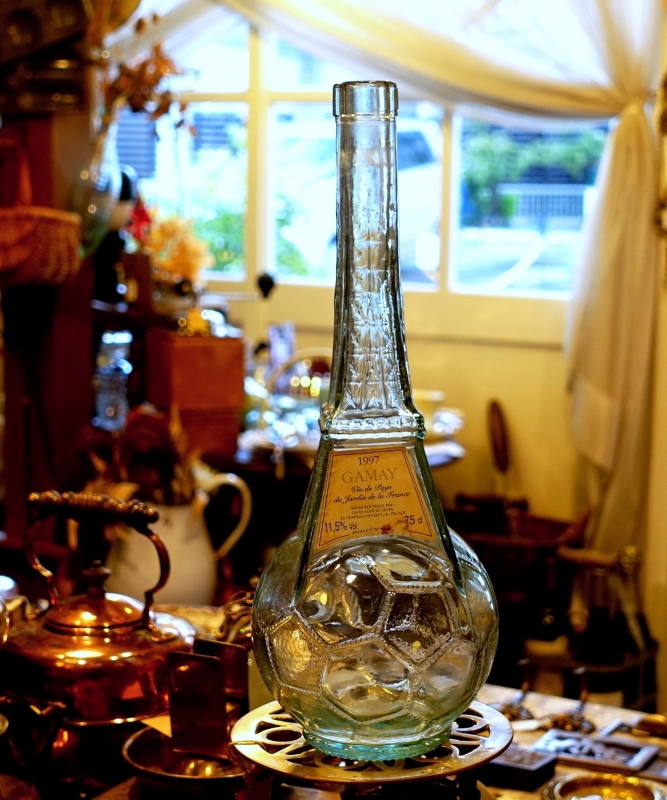 1998 FIFA World Cup in France Commemorative Wine Bottle | Antiques