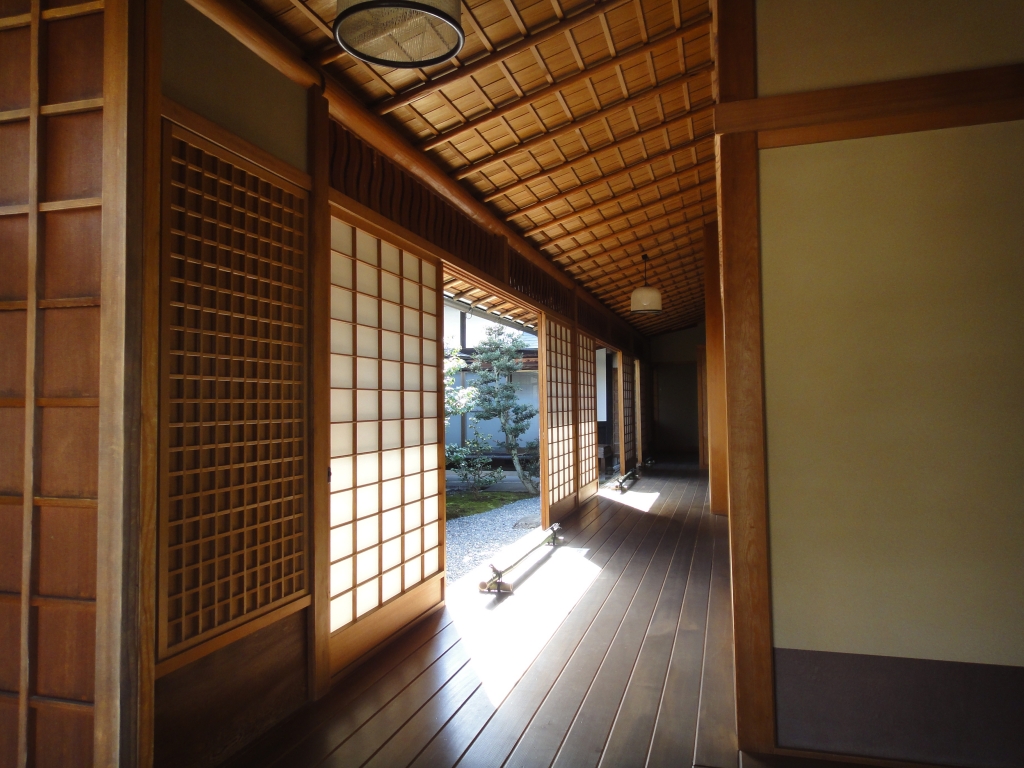 ある住まいの入り口 | 住宅デザイン工房 勘建築設計事務所(住まいの心地良さと使い易さを一つに)。