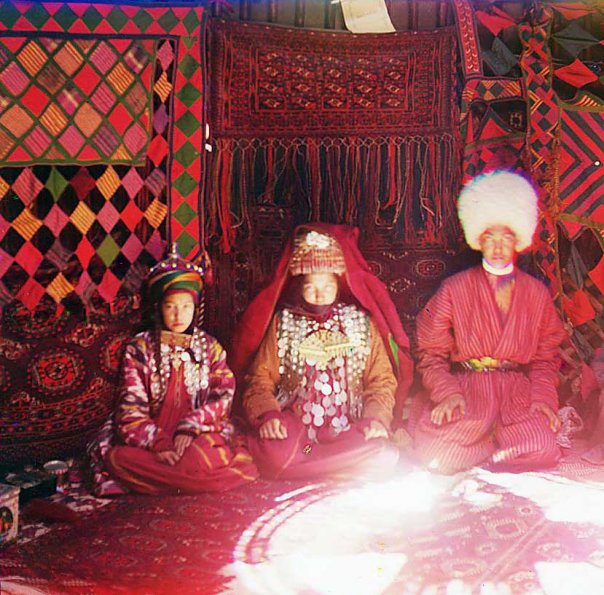 部族絨毯の王者・トルクメン絨毯 | My Favorite Rugs and Kilims 部族絨毯の王者・トルクメン絨毯 | My Favorite Rugs and Kilims