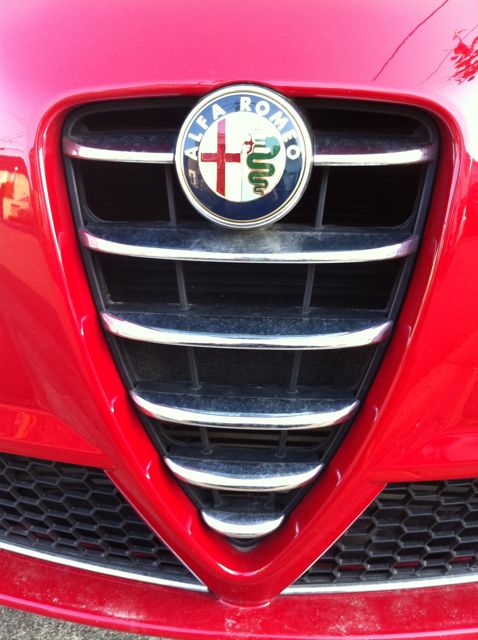 MiToにオレカのレーシングメッシュグリルシステムを取り付け