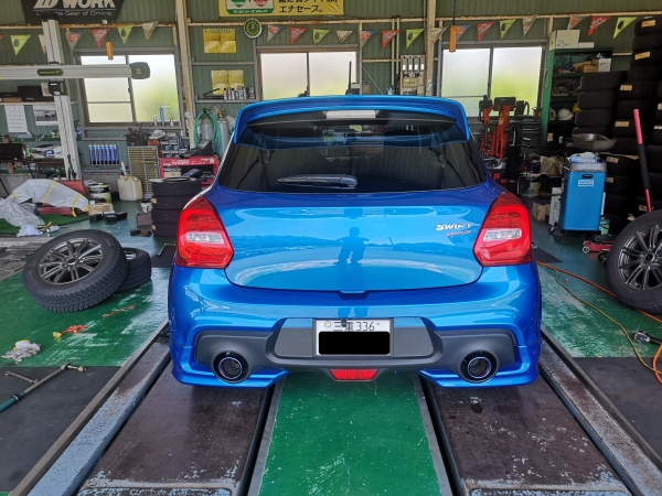 スイフトスポーツ シルクズレイズリアウイング 取り付け～♪ | カー