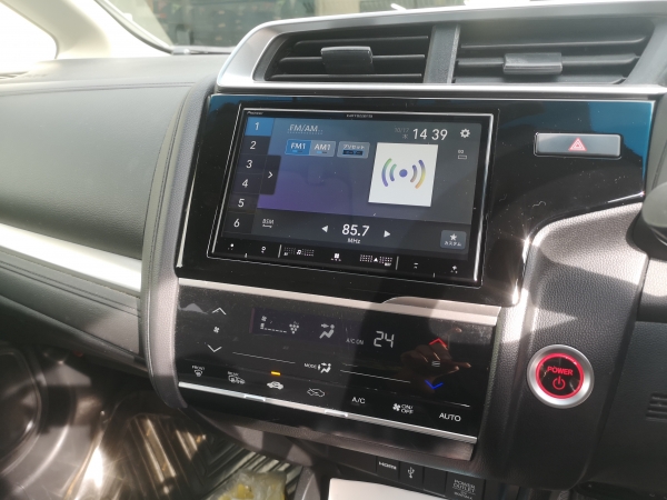 フィット カロッツェリア 8インチラクナビ AVIC-RL821-D 取り付け