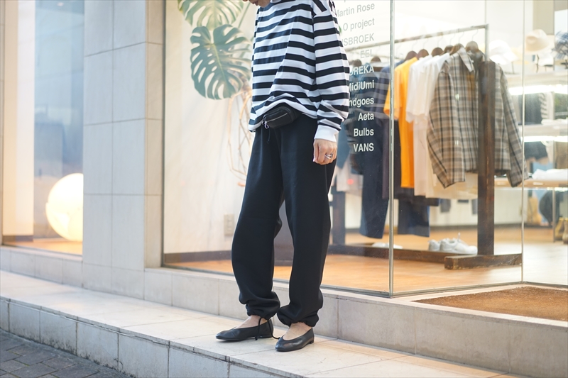AURALEE(オーラリー)BAGGY POLYESTER SWEAT PANTS/Blackを使った  