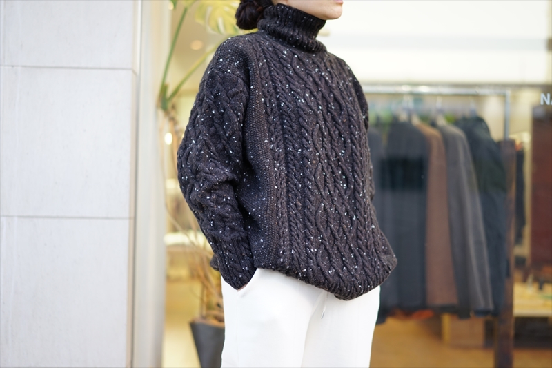 AURALEE WOOL BABY ALPACA NEPPED CABLE KNIT TURTLE NECK P/O
