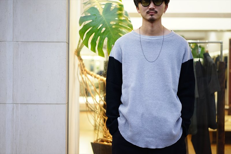 インナーとしては勿論1枚でもサマになるサーマルカットソー。UNUSED