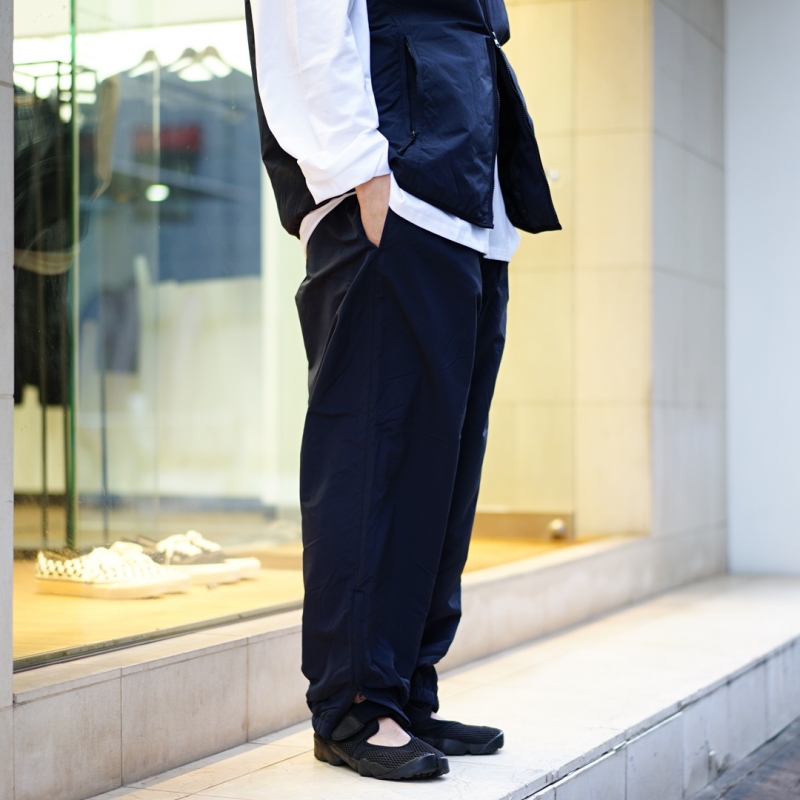 FARAH (ファーラー)の新昨、Nylon Jogger Pants/Blackのご紹介です
