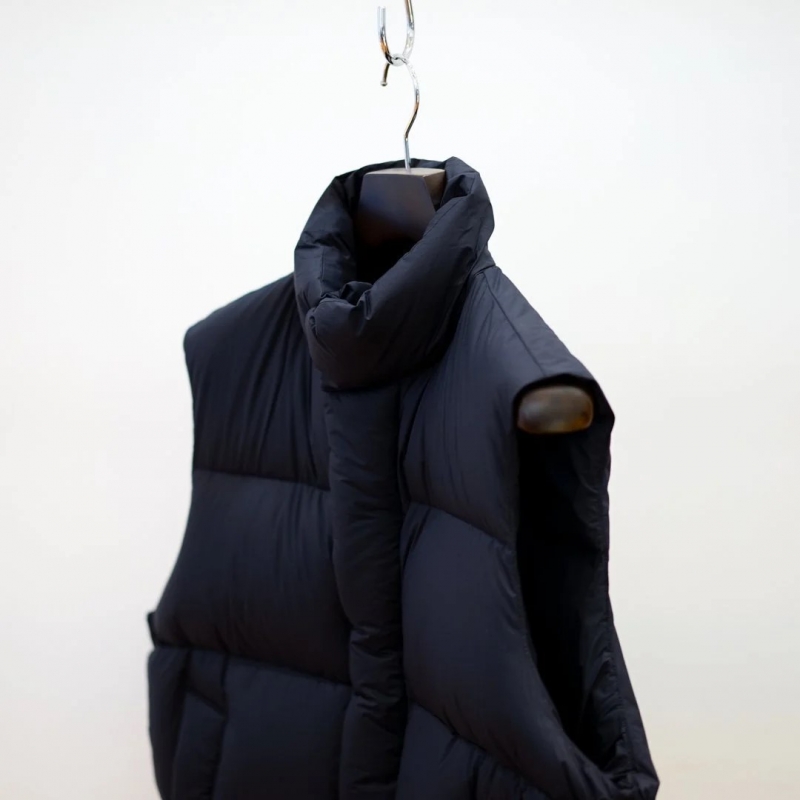 AURALEE (オーラリー) の新作、Super Light Nylon Ripstop Down Vest