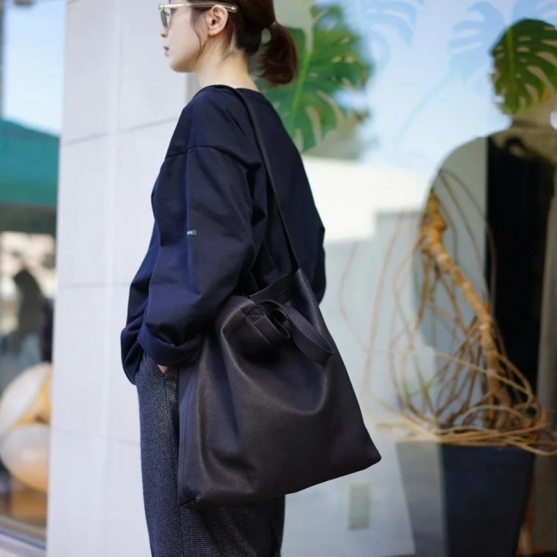 【美品】Aeta DOUBLE FACED SHOULDER TOTE : M Aeta(アエタ)の新作、Double Faced Shoulder Tote M(DA53)/Blackのご