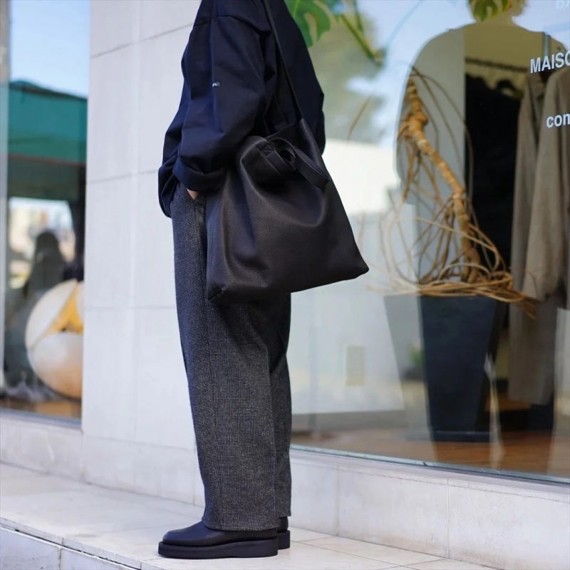 Aeta(アエタ)の新作、Double Faced Shoulder Tote M(DA53)/Black Aeta(アエタ)の新作、Double Faced Shoulder Tote M(DA53)/Black