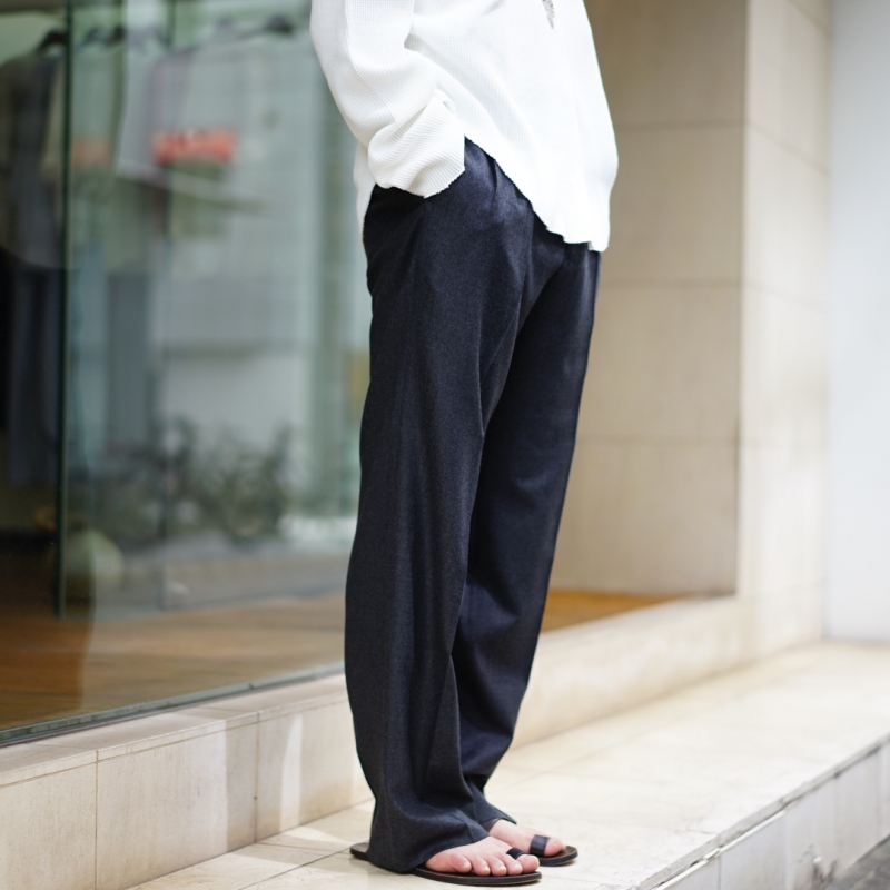 AURALEE 24AW TWO-TUCK SLACKS サイズ4 Auralee Light Wool Max Gabardine Two-Tuck Slacks in Khaki Curated